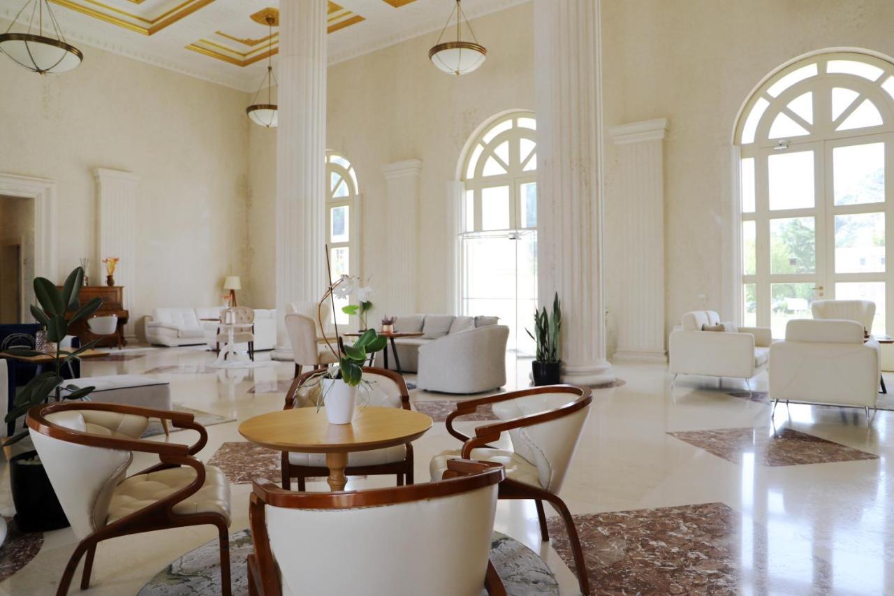Hotel Colombo Μπεράτ Εξωτερικό φωτογραφία Interior of the hotel