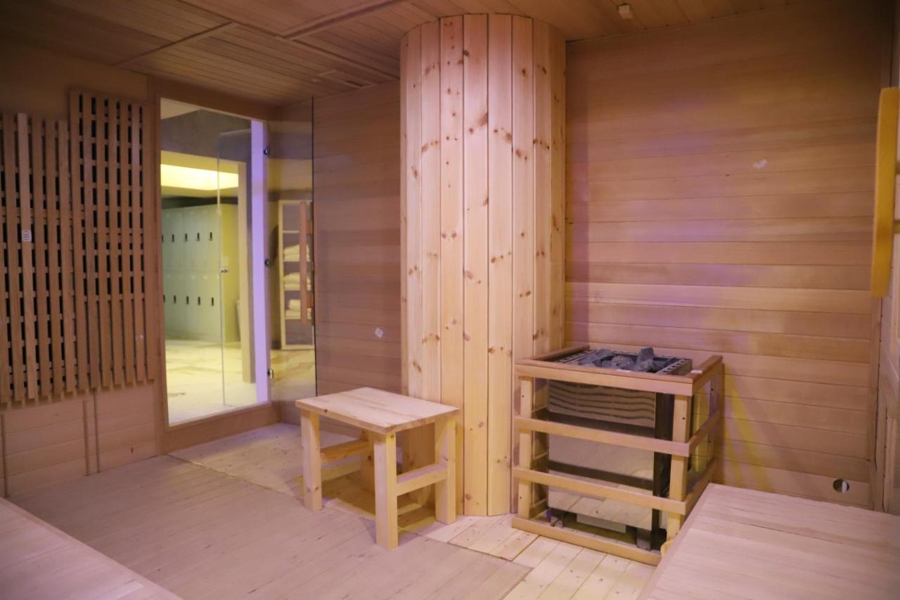 Hotel Colombo Μπεράτ Εξωτερικό φωτογραφία A modern Finnish sauna