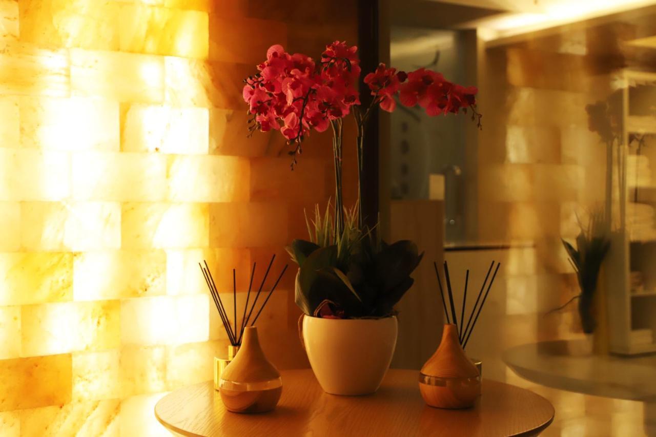 Hotel Colombo Μπεράτ Εξωτερικό φωτογραφία A reed diffuser