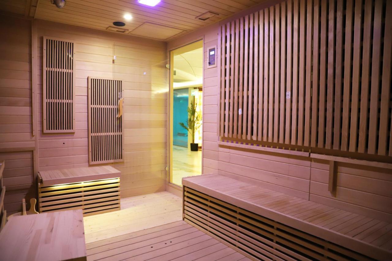 Hotel Colombo Μπεράτ Εξωτερικό φωτογραφία A modern Finnish sauna