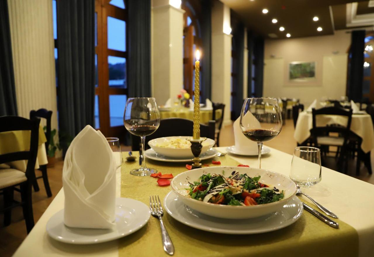 Hotel Colombo Μπεράτ Εξωτερικό φωτογραφία Restaurant in Poland