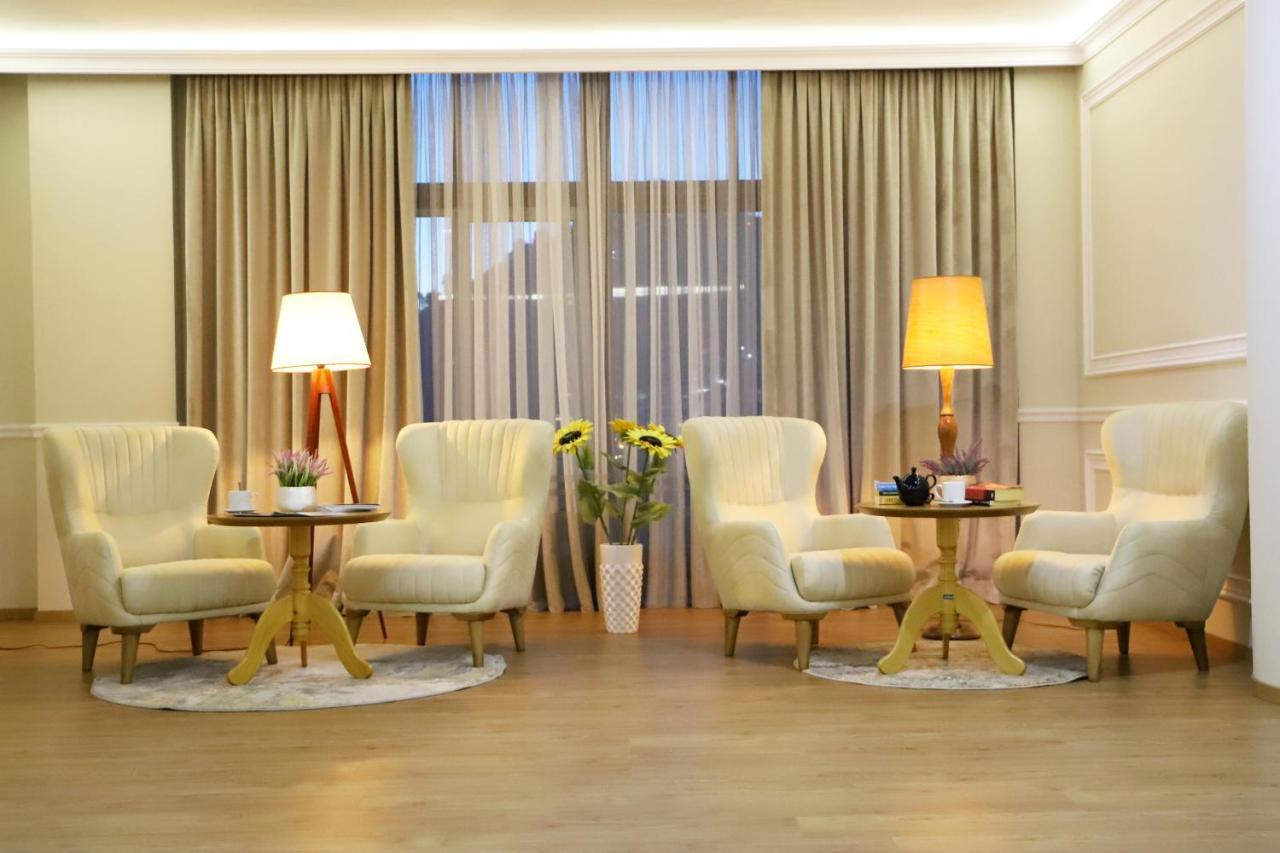 Hotel Colombo Μπεράτ Εξωτερικό φωτογραφία The lobby of the hotel