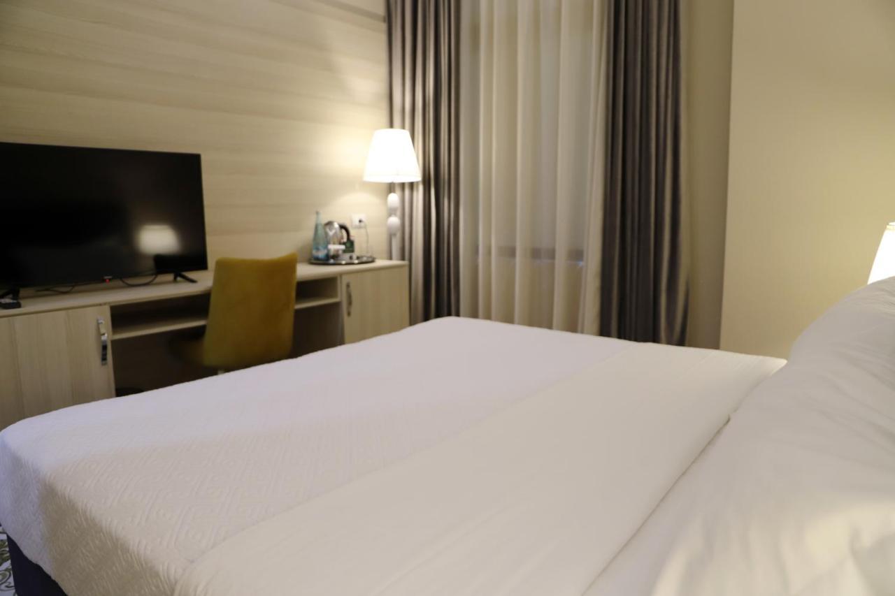 Hotel Colombo Μπεράτ Εξωτερικό φωτογραφία A room at the hotel