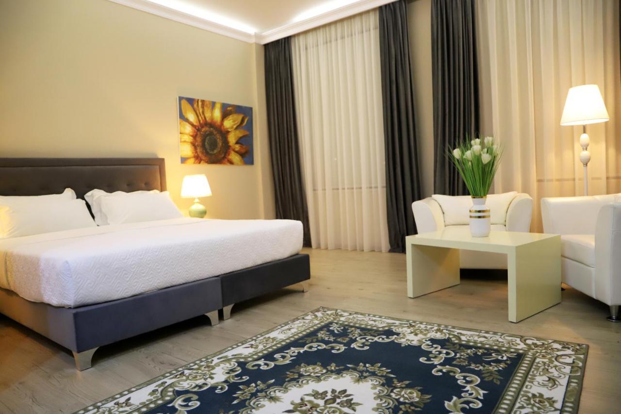 Hotel Colombo Μπεράτ Εξωτερικό φωτογραφία