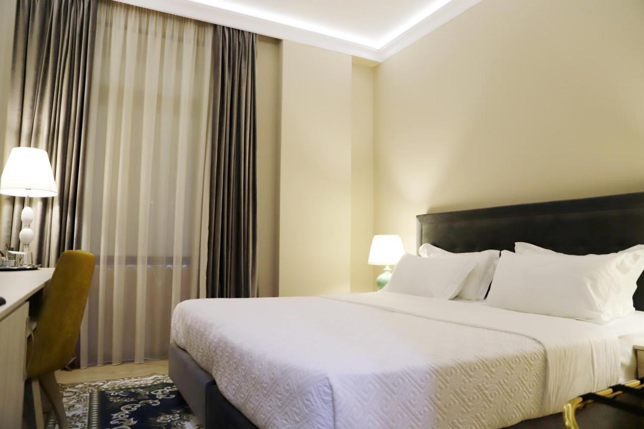 Hotel Colombo Μπεράτ Εξωτερικό φωτογραφία