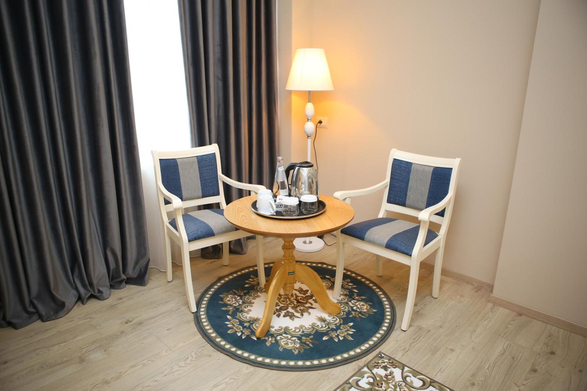 Hotel Colombo Μπεράτ Δωμάτιο φωτογραφία A room at the hotel