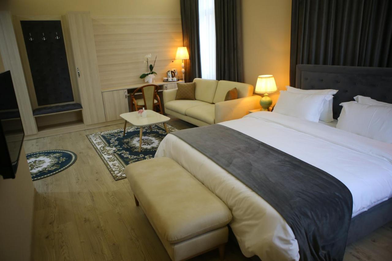 Hotel Colombo Μπεράτ Εξωτερικό φωτογραφία A bedroom at the hotel