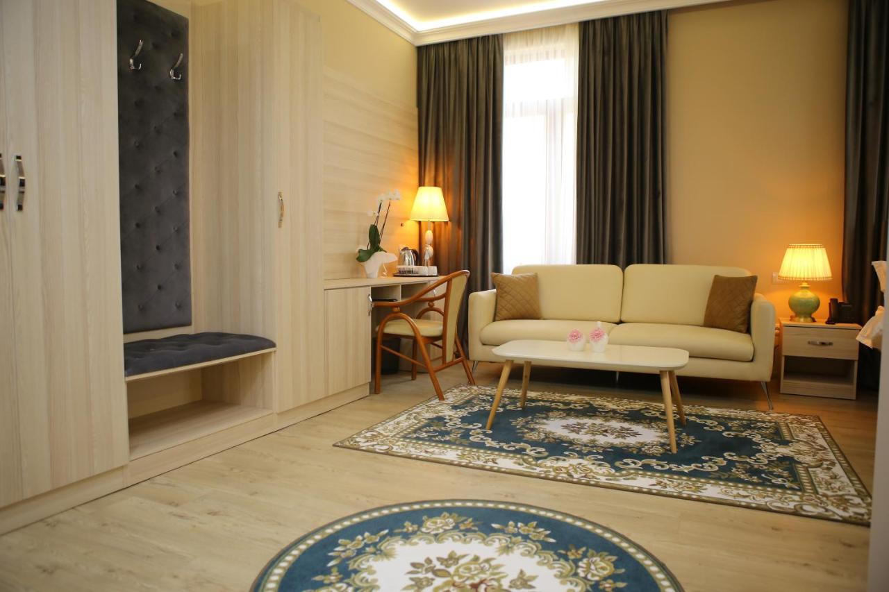 Hotel Colombo Μπεράτ Εξωτερικό φωτογραφία A living room