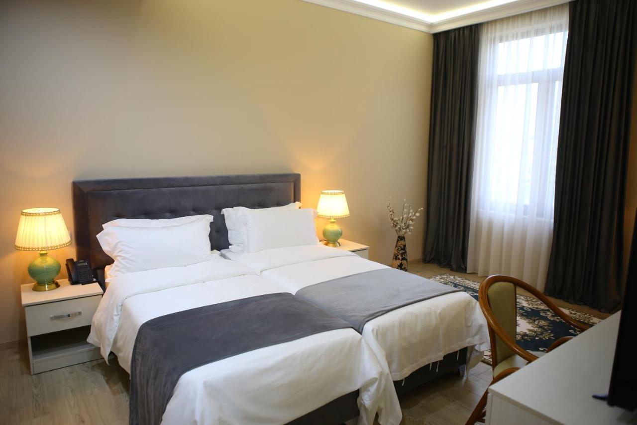 Hotel Colombo Μπεράτ Εξωτερικό φωτογραφία A room at the hotel