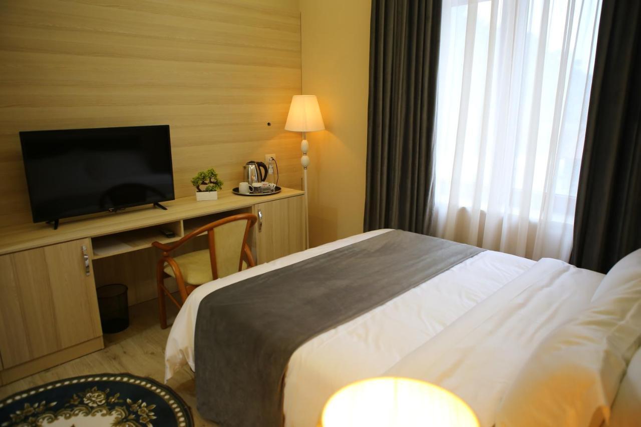 Hotel Colombo Μπεράτ Εξωτερικό φωτογραφία A room at the hotel