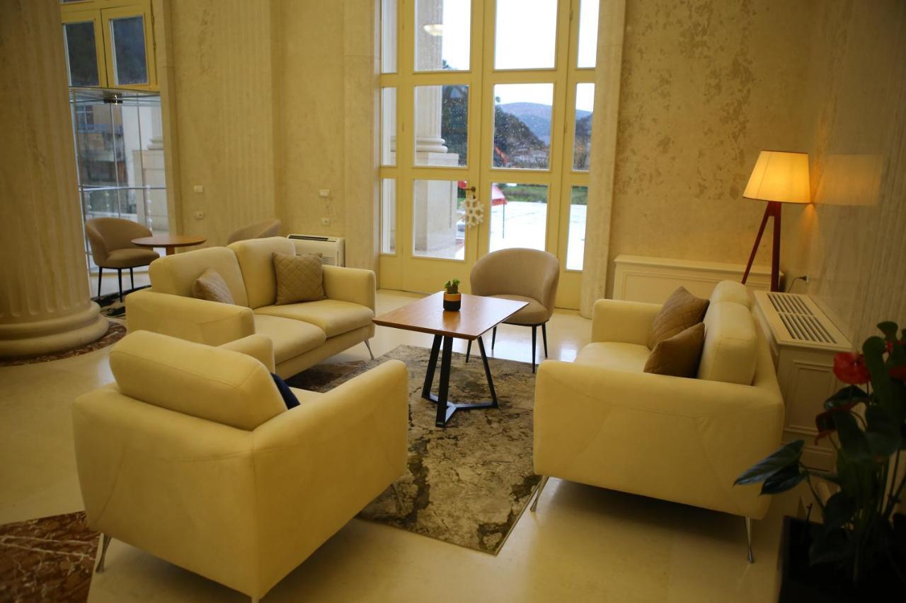 Hotel Colombo Μπεράτ Εξωτερικό φωτογραφία The lobby of the hotel