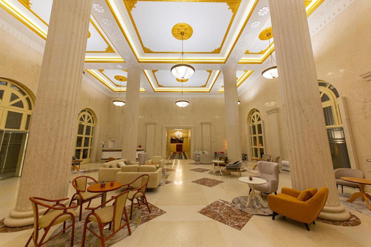 Hotel Colombo Μπεράτ Εξωτερικό φωτογραφία The lobby of the hotel